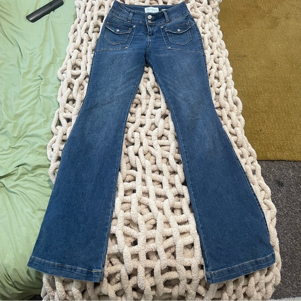 Hi I am selling these amazing flare jeans that I found at TJ Max.